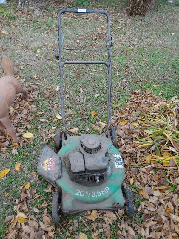 lot 654 image: 3.5 HP push mower