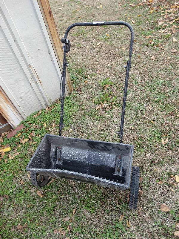 lot 656 image: Seed spreader