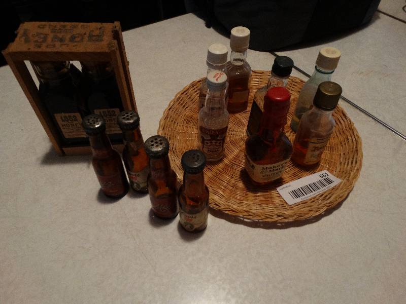lot 661 image: Old small liquor bottles