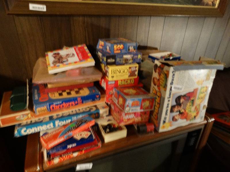 lot 675 image: Large lot of various games puzzles