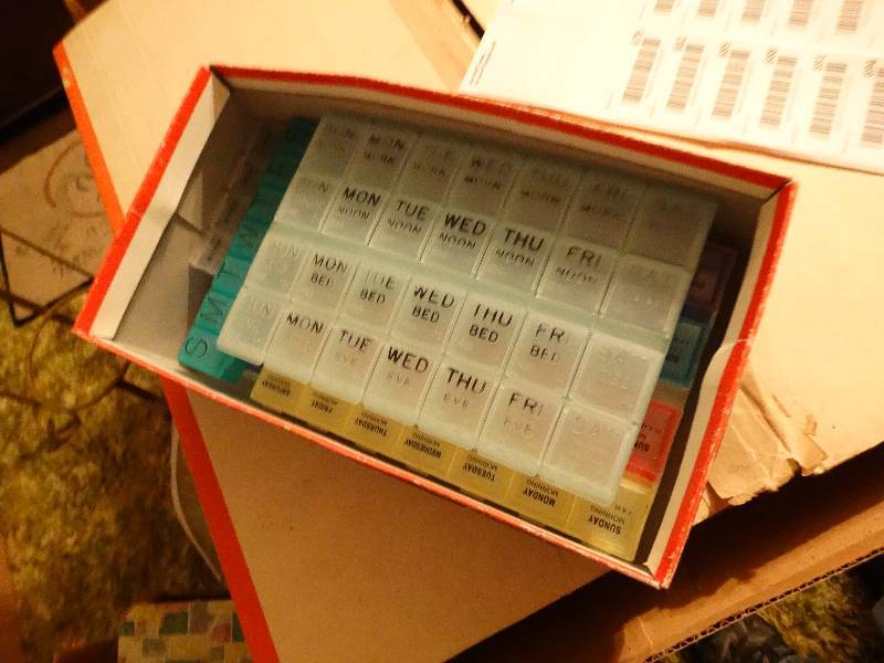 lot 678 image: Lot of various pill organizers