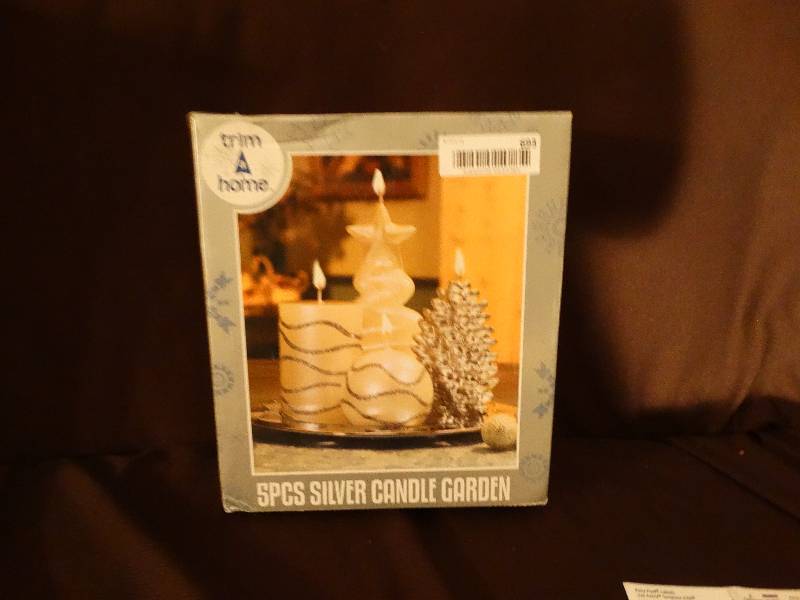 lot 693 image: Silver candle garden