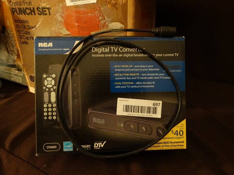 lot 697 image: RCA digital TV converter