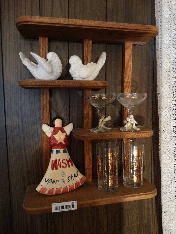 lot 717 image: Wall shelf w decor items