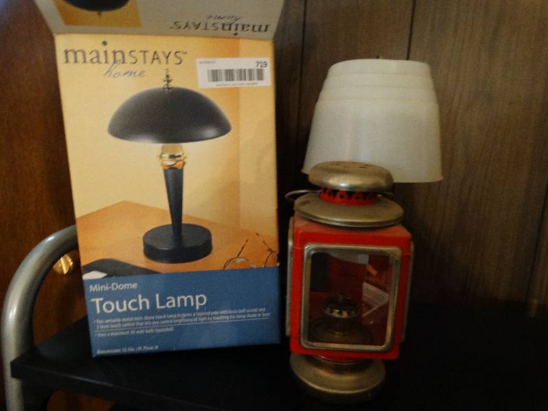 lot 719 image: 3 lamps