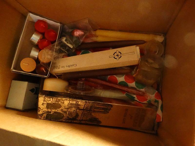 lot 721 image: Box of candles