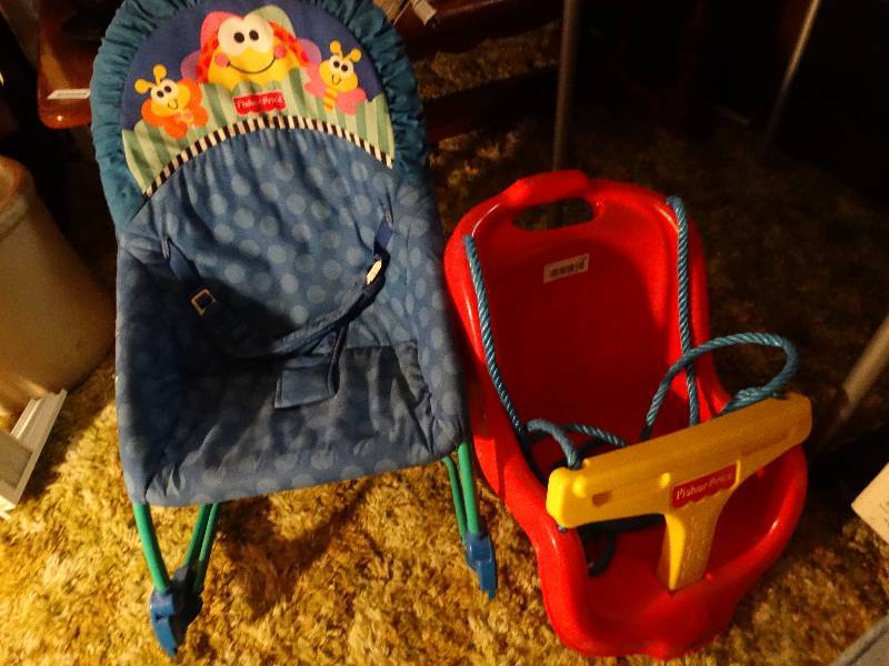 lot 723 image: 2 kids chairs
