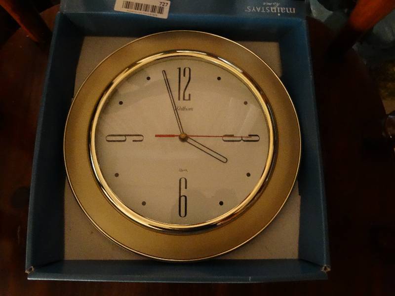 lot 727 image: Wall clock