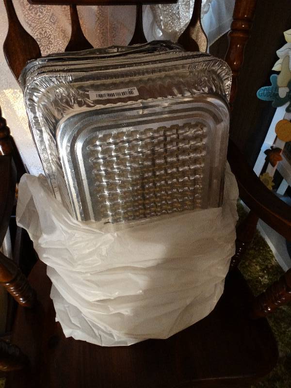 lot 730 image: Large tin foil roasters w lids
