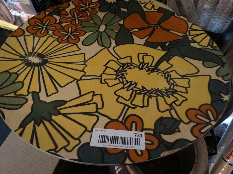 lot 731 image: Retro serving tray