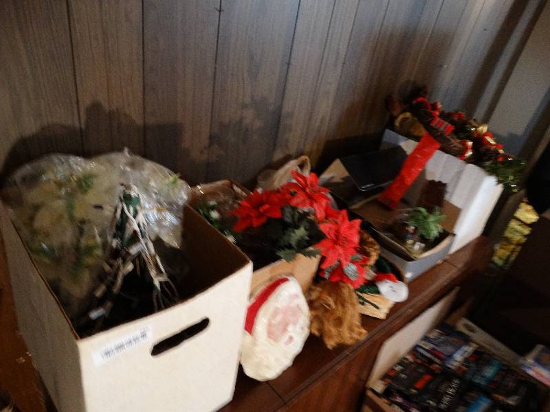 lot 735 image: Lg lot of various Christmas items.