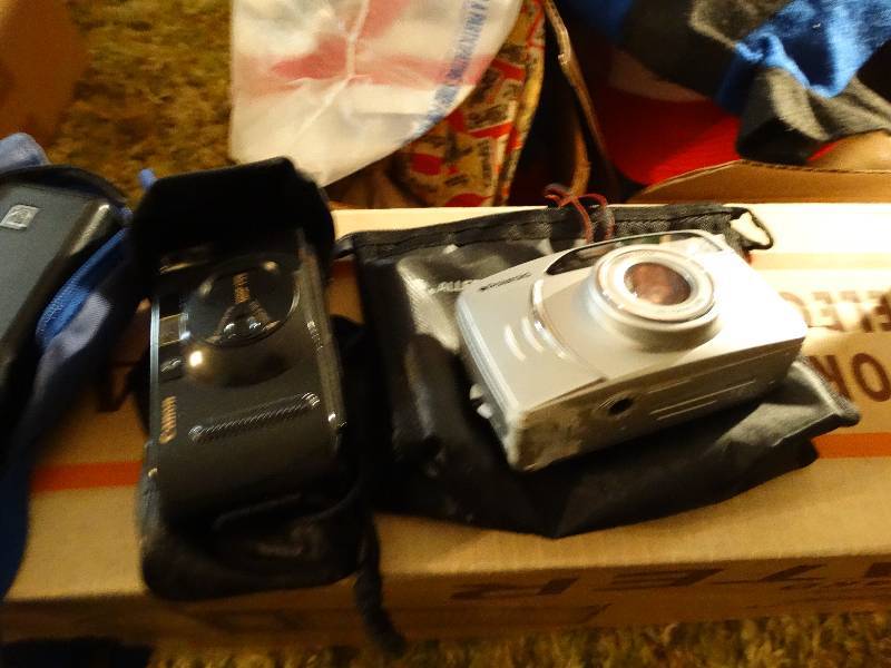 lot 742 image: Lot of cameras