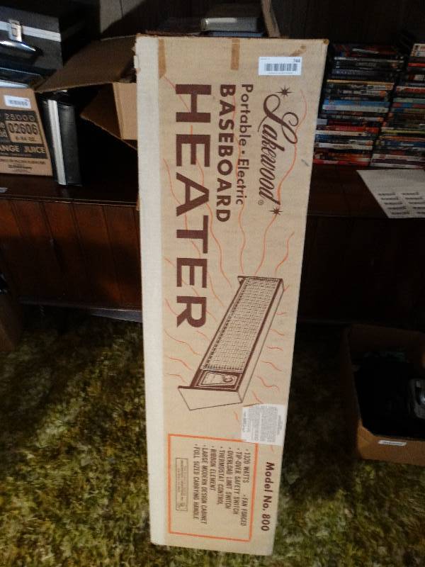 lot 744 image: Lakewood portable electric heater in box