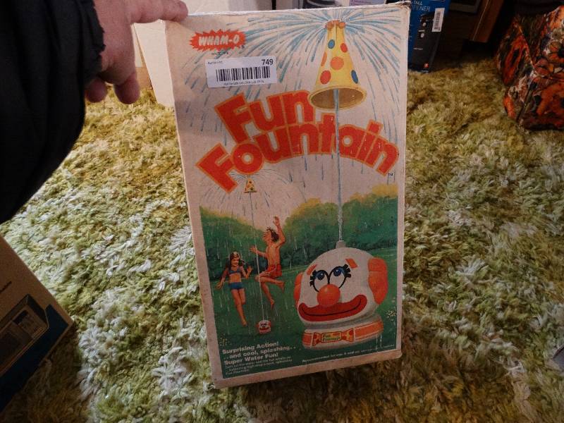 lot 749 image: Fun fountain in box