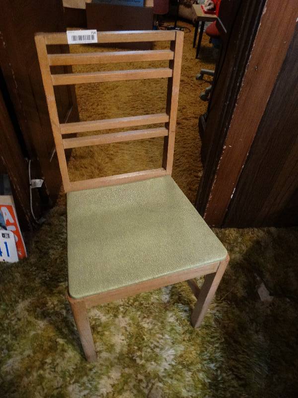 lot 754 image: Wood chair