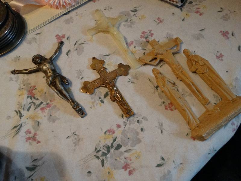 lot 760 image: 4 Crucifixes
