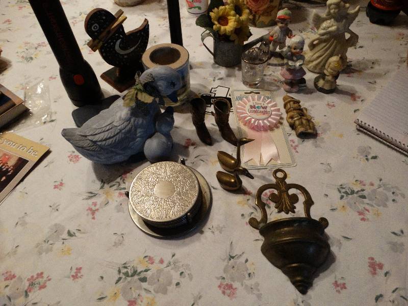 lot 764 image: Home decor & collectibles