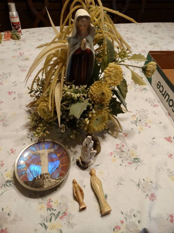 lot 768 image: Lot of Religious items
