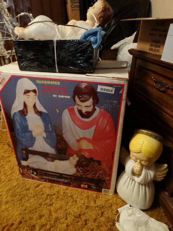 lot 779 image: Blow mold Nativity set