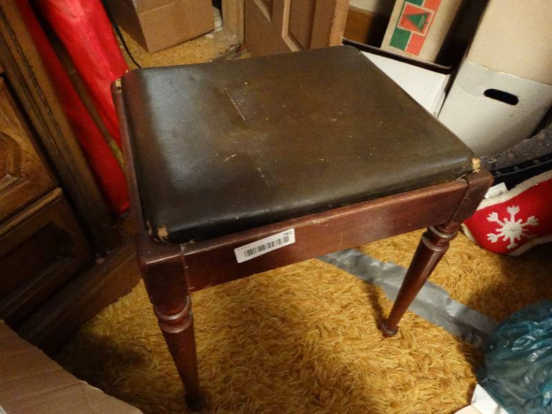 lot 781 image: Piano stool