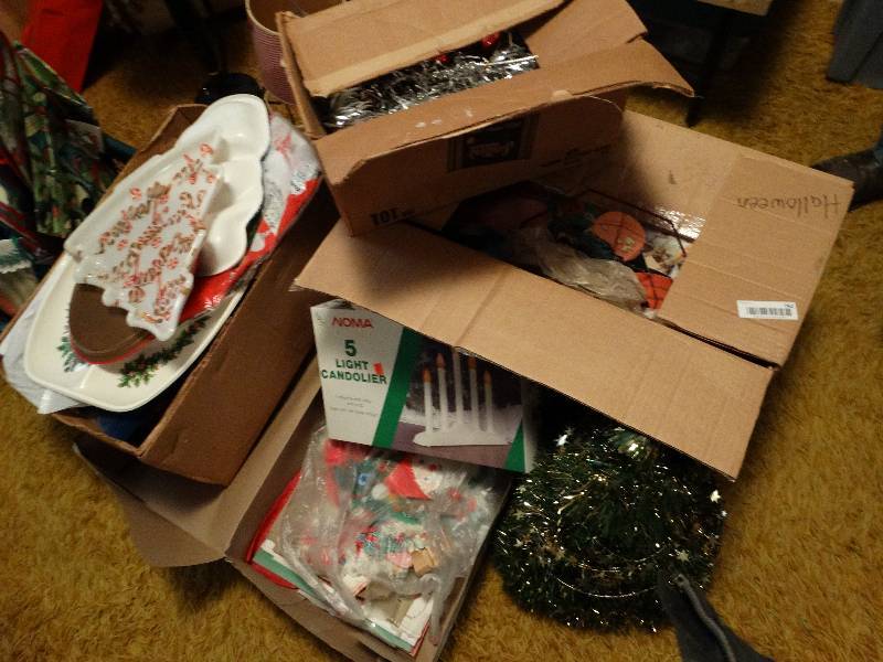 lot 782 image: Large lot of various Christmas & Halloween items.