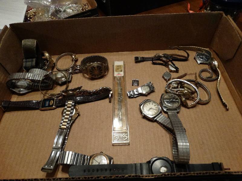 lot 784 image: Lot of various wrist watches