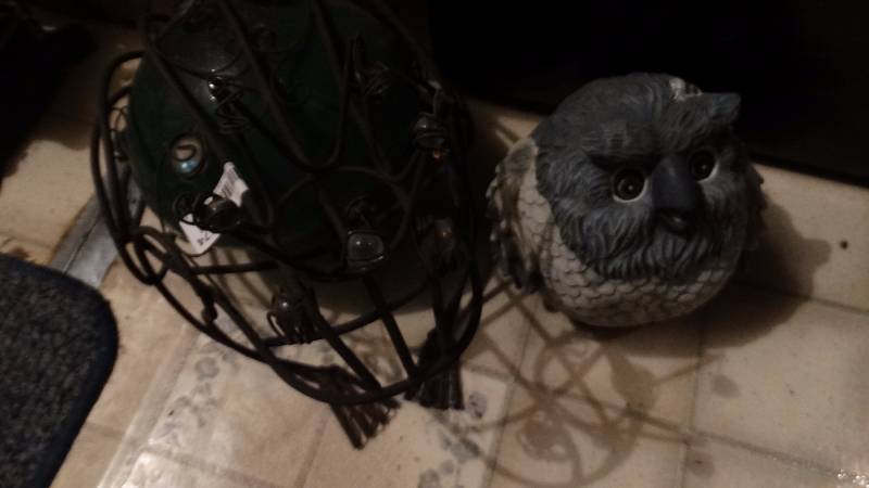 lot 574 image: 2 pc yard decor