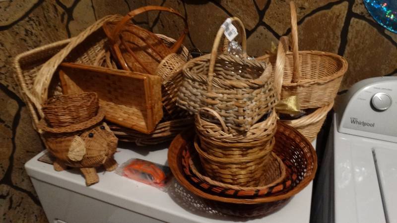 lot 577 image: Lot of baskets