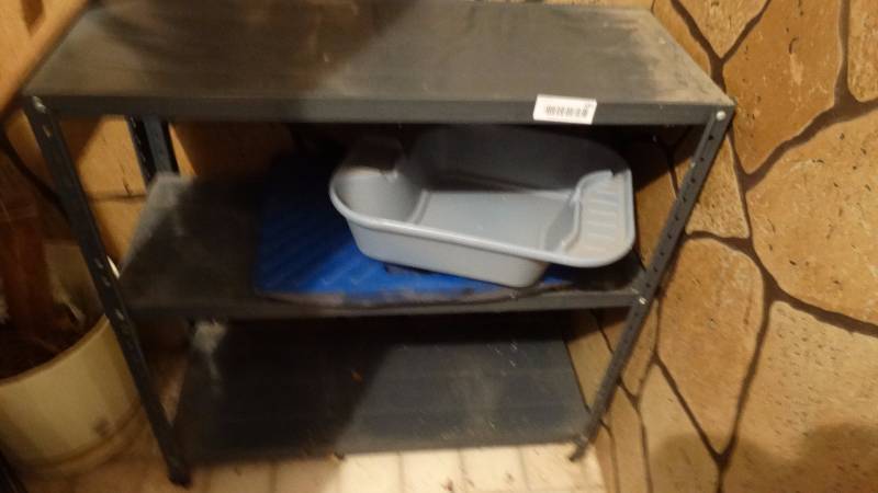 lot 581 image: Metal shelf