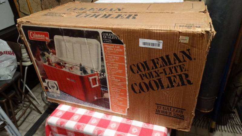 lot 583 image: Coleman cooler in box