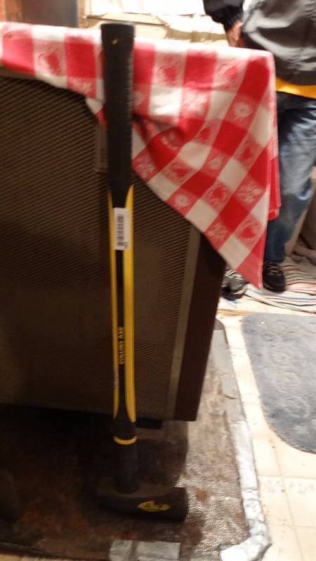 lot 590 image: Fiberglass handle axe
