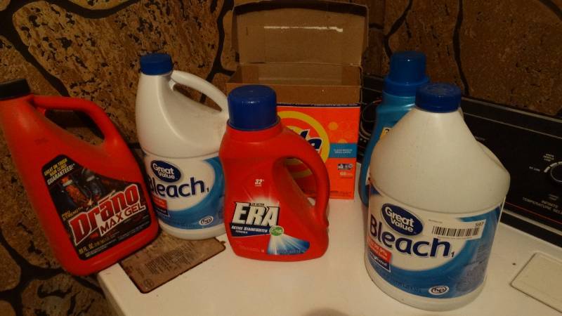 lot 597 image: Bleach laundry soap drano