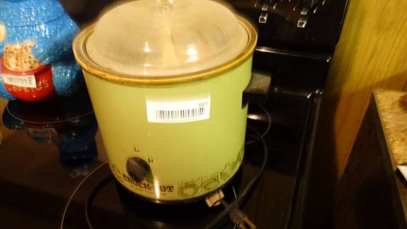 lot 609 image: Rival crock pot w lid