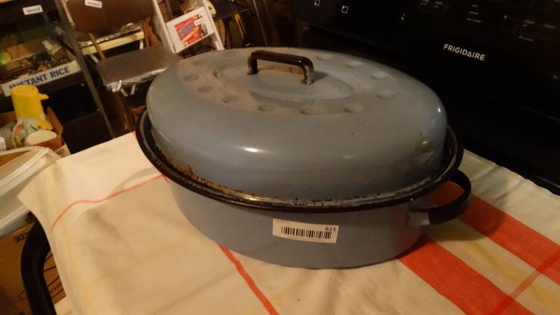 lot 611 image: Enamelware roaster