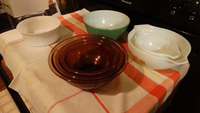 lot 614 image: Glass bowls dishes- pyrexother