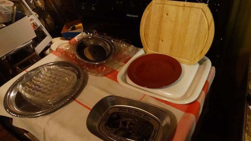 lot 618 image: Cutting board platters plates