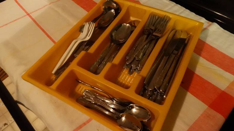 lot 619 image: Lot of silverware