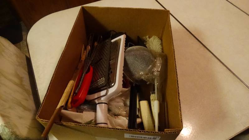 lot 624 image: Lot of kitchen utensils