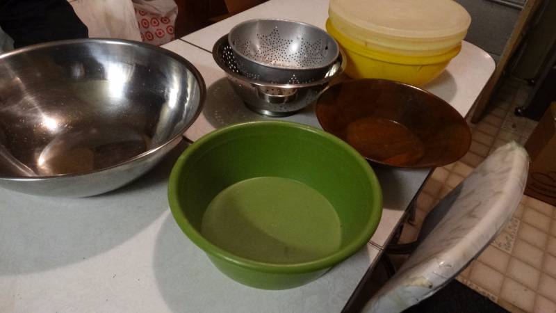 lot 628 image: Lot of lg plastic bowls 2 strainers lg stainless bowl
