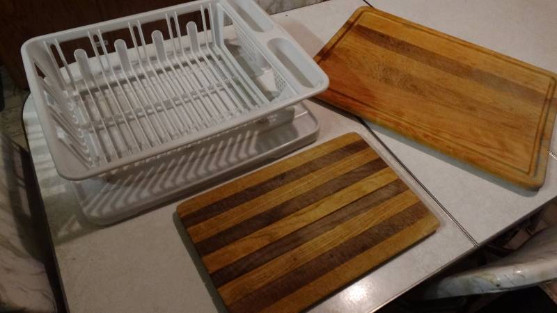 lot 629 image: 2 cutting boards dish rack