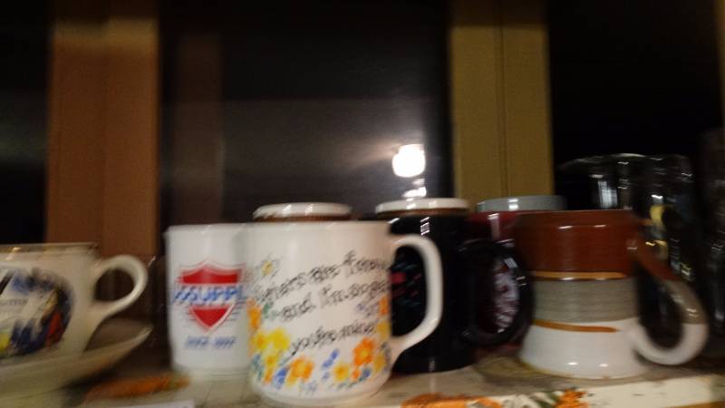 lot 633 image: Lot of various coffee cups