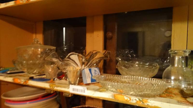 lot 634 image: Lot of various cut glass collectable glassware