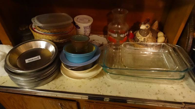 lot 636 image: Kitchenware pie plates misc.
