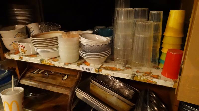lot 639 image: Plastic cups bowls misc,