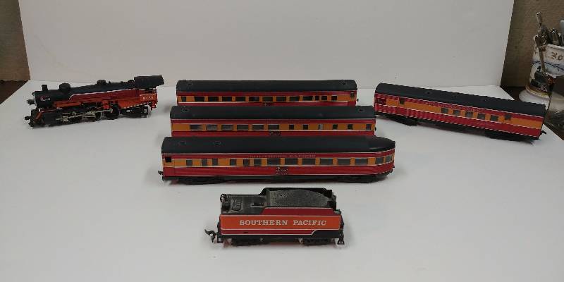 HO Scale Daylight Southern Pacific Train Set | Model Train Sets ...