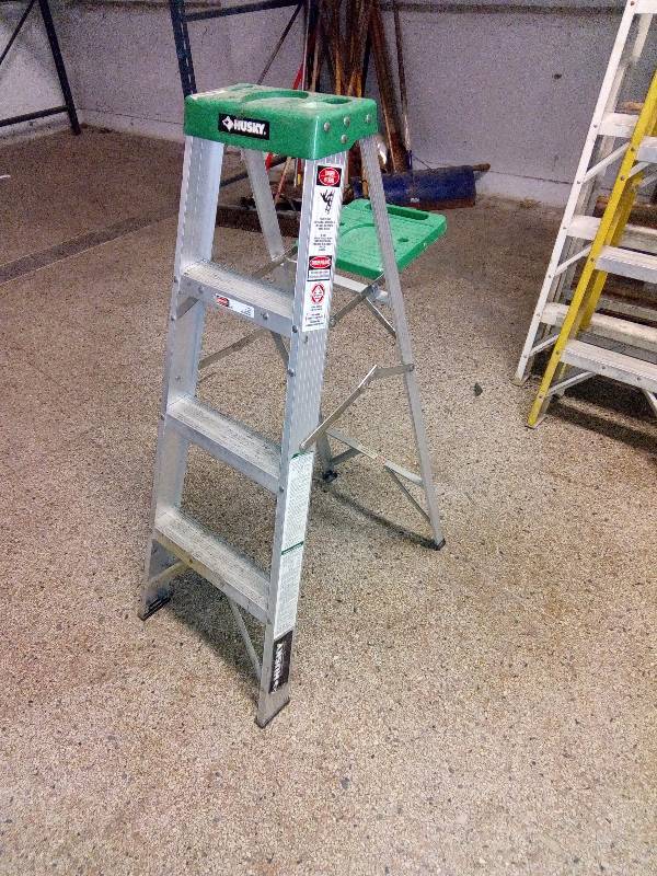 who makes husky ladders