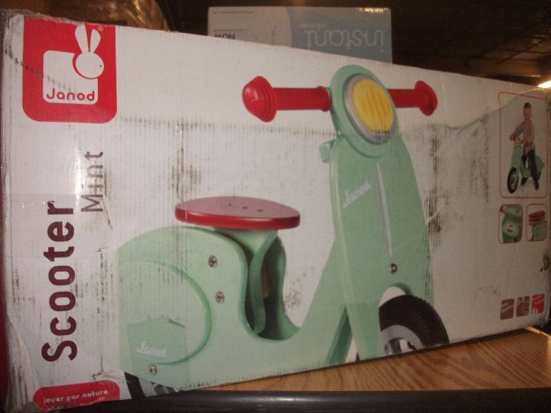 lot 3152 image: Janod Mint Scooter