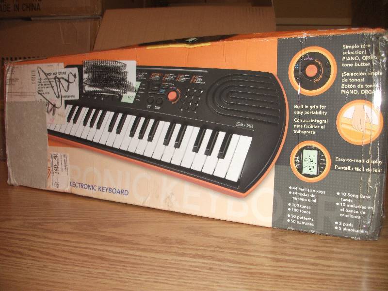 lot 3215 image: Casio SA76 44 mini Sized Keys 100 Tones