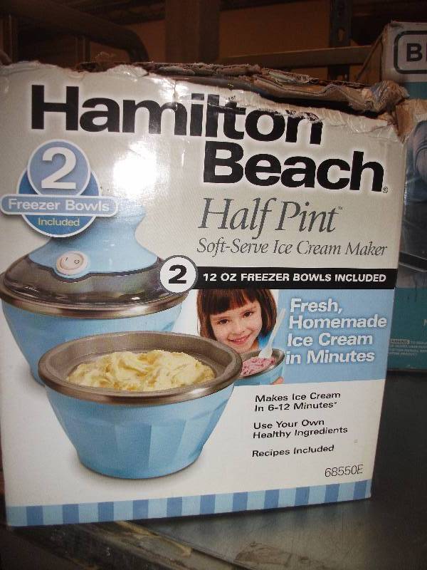 lot 2751 image: Hamilton Beach Personal Single Serve Blender with Travel Lid, White