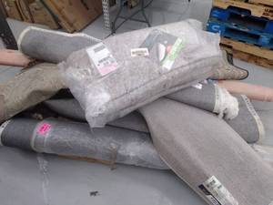 lot 36499 image: Miscellaneous Pallet Of Rugs